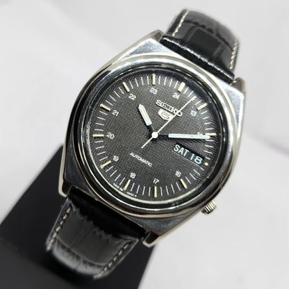 Vintage 1982 Original Seiko 5 Automatic 7009-6001 Black Face 17 Jewels Day-Date Japanese Men's Wrist Watch OG368