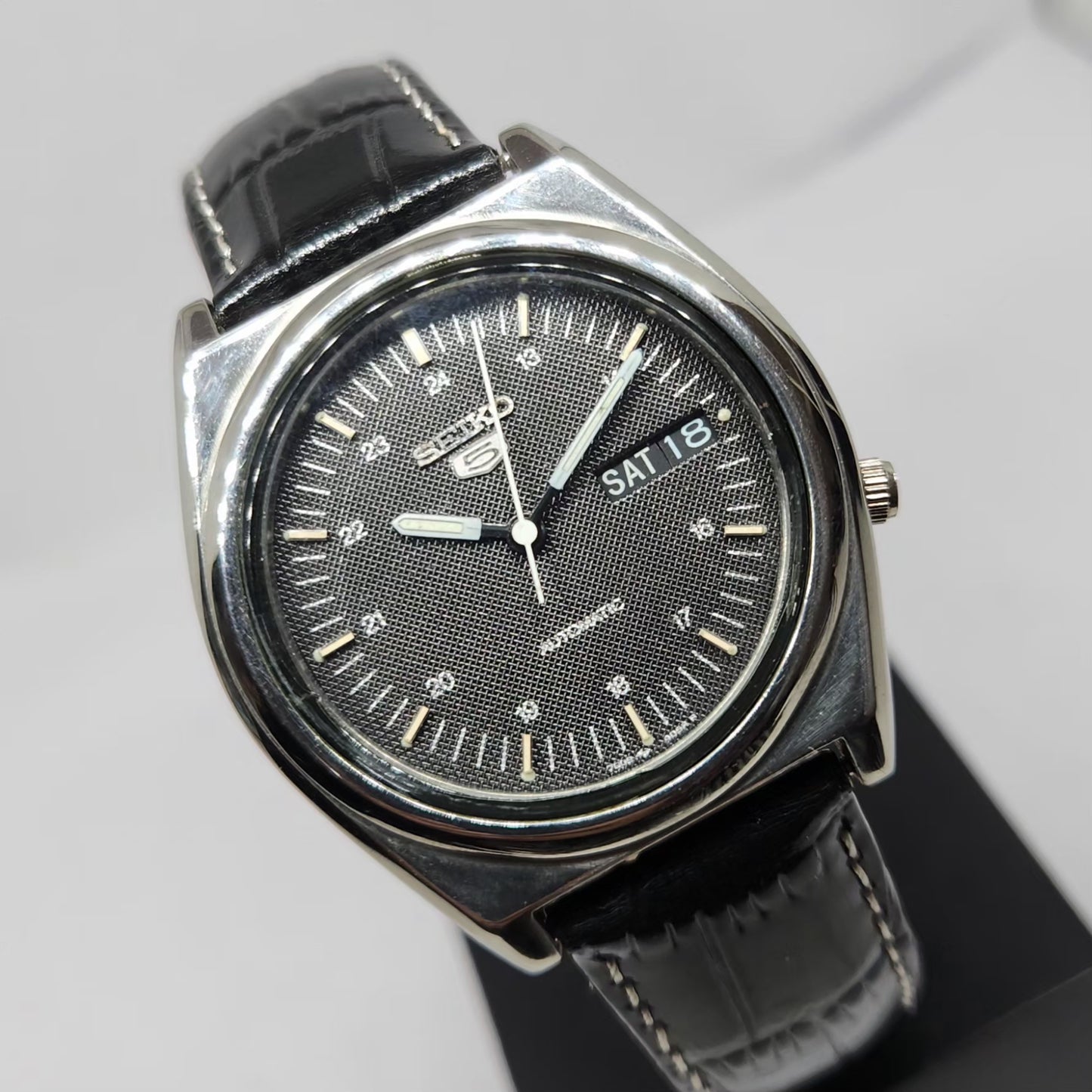Vintage 1982 Original Seiko 5 Automatic 7009-6001 Black Face 17 Jewels Day-Date Japanese Men's Wrist Watch OG368