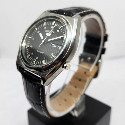 Vintage 1982 Original Seiko 5 Automatic 7009-6001 Black Face 17 Jewels Day-Date Japanese Men's Wrist Watch OG368