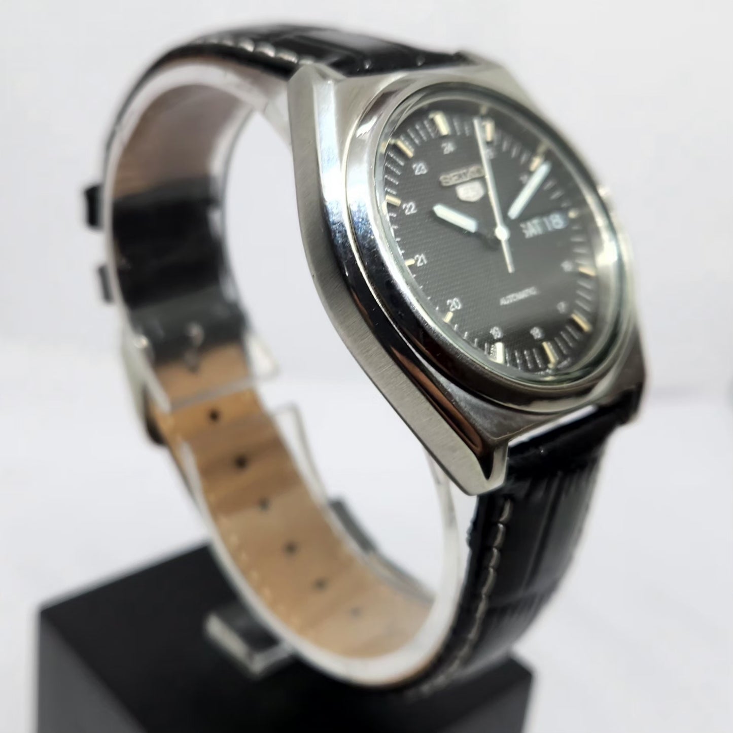 Vintage 1982 Original Seiko 5 Automatic 7009-6001 Black Face 17 Jewels Day-Date Japanese Men's Wrist Watch OG368