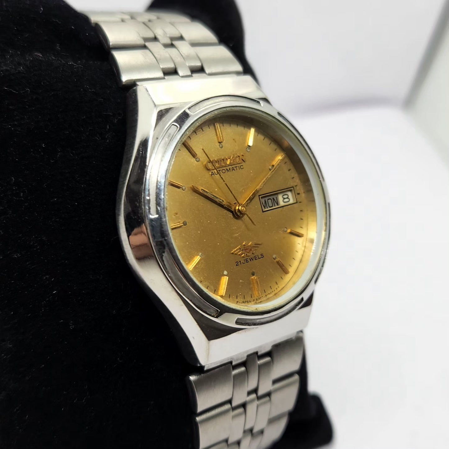 Vintage 1982 Original Citizen Automatic 8200 Gold Face 35MM Day-Date Japanese Men's Wrist Watch CT04