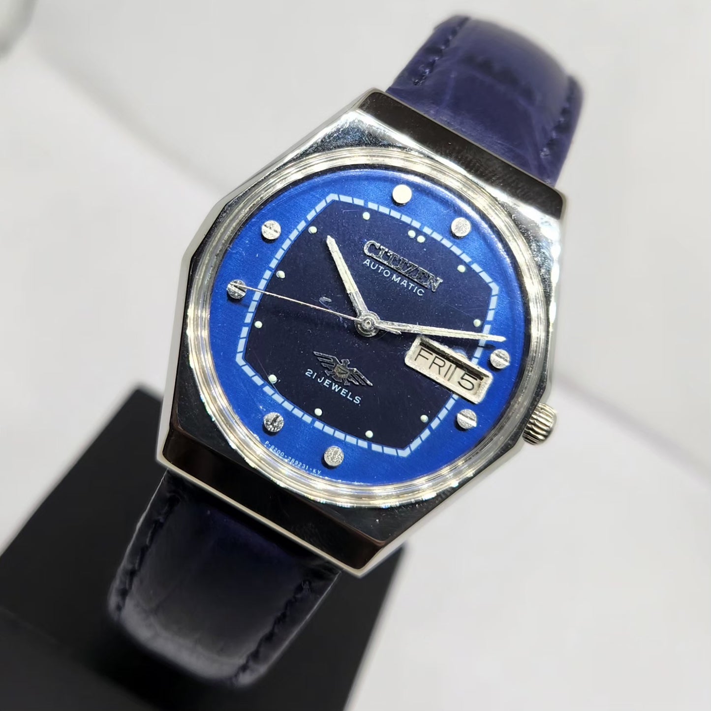 Vintage 1982 Original Citizen Automatic 8200 Blue Face 35MM Case Day-Date Japanese Men's Wrist Watch CT27