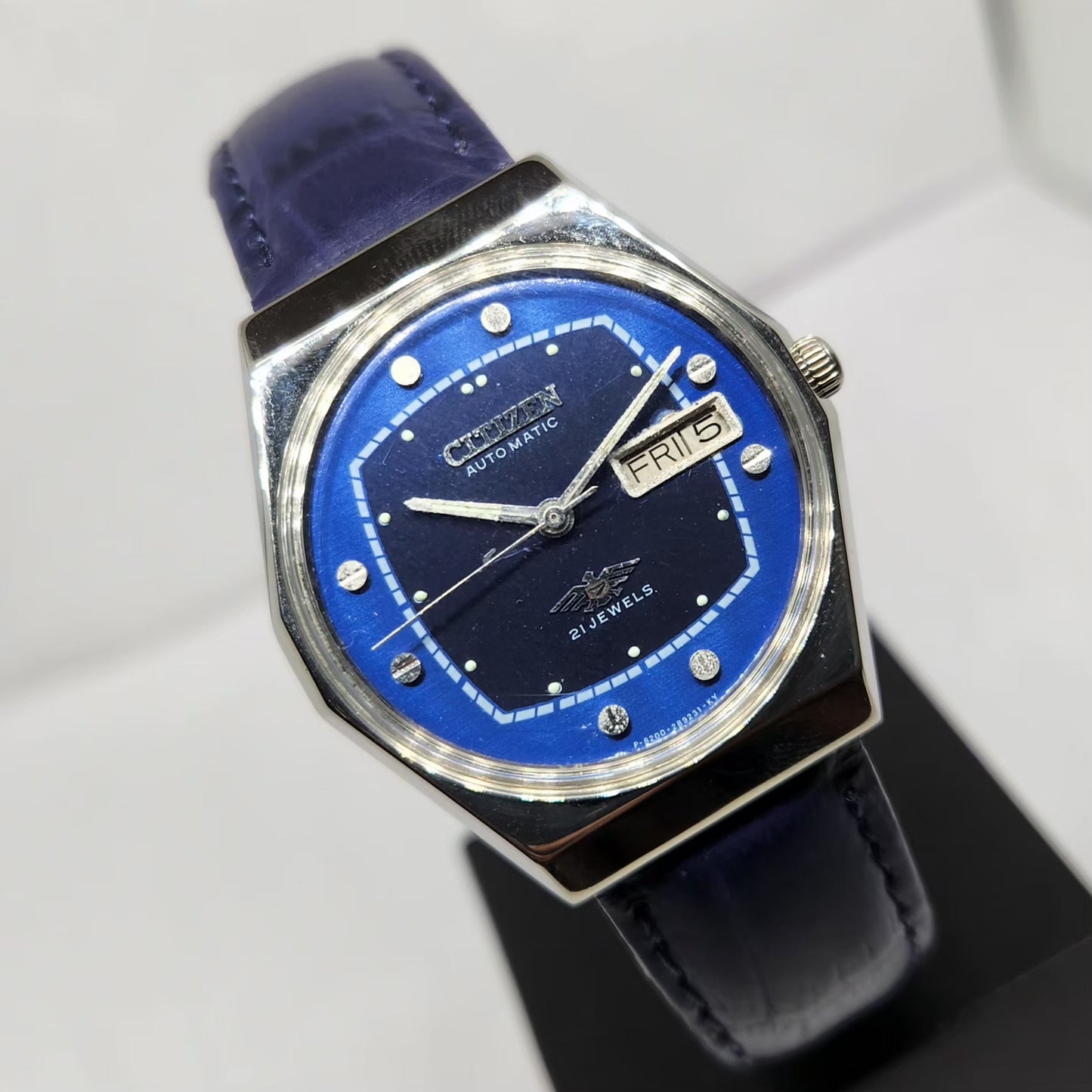 Vintage 1982 Original Citizen Automatic 8200 Blue Face 35MM Case Day-Date Japanese Men's Wrist Watch CT27