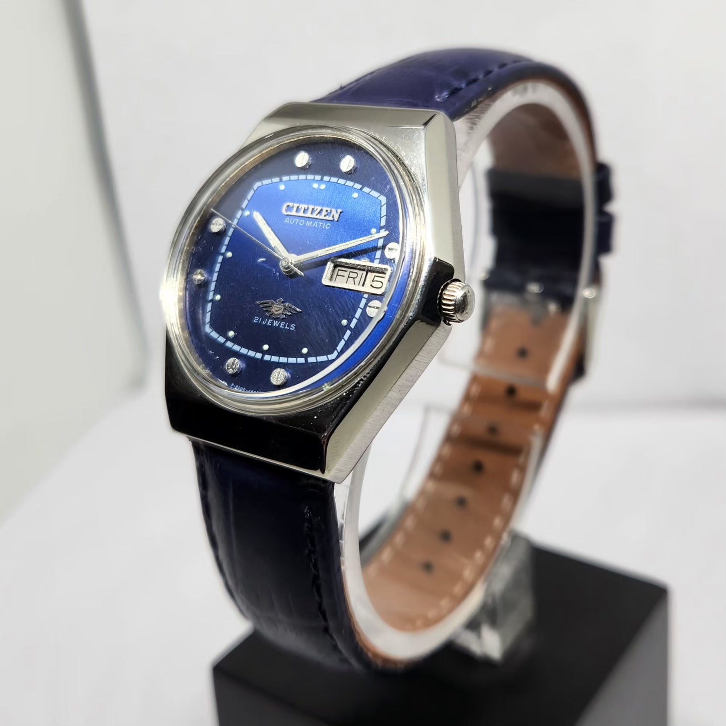 Vintage 1982 Original Citizen Automatic 8200 Blue Face 35MM Case Day-Date Japanese Men's Wrist Watch CT27