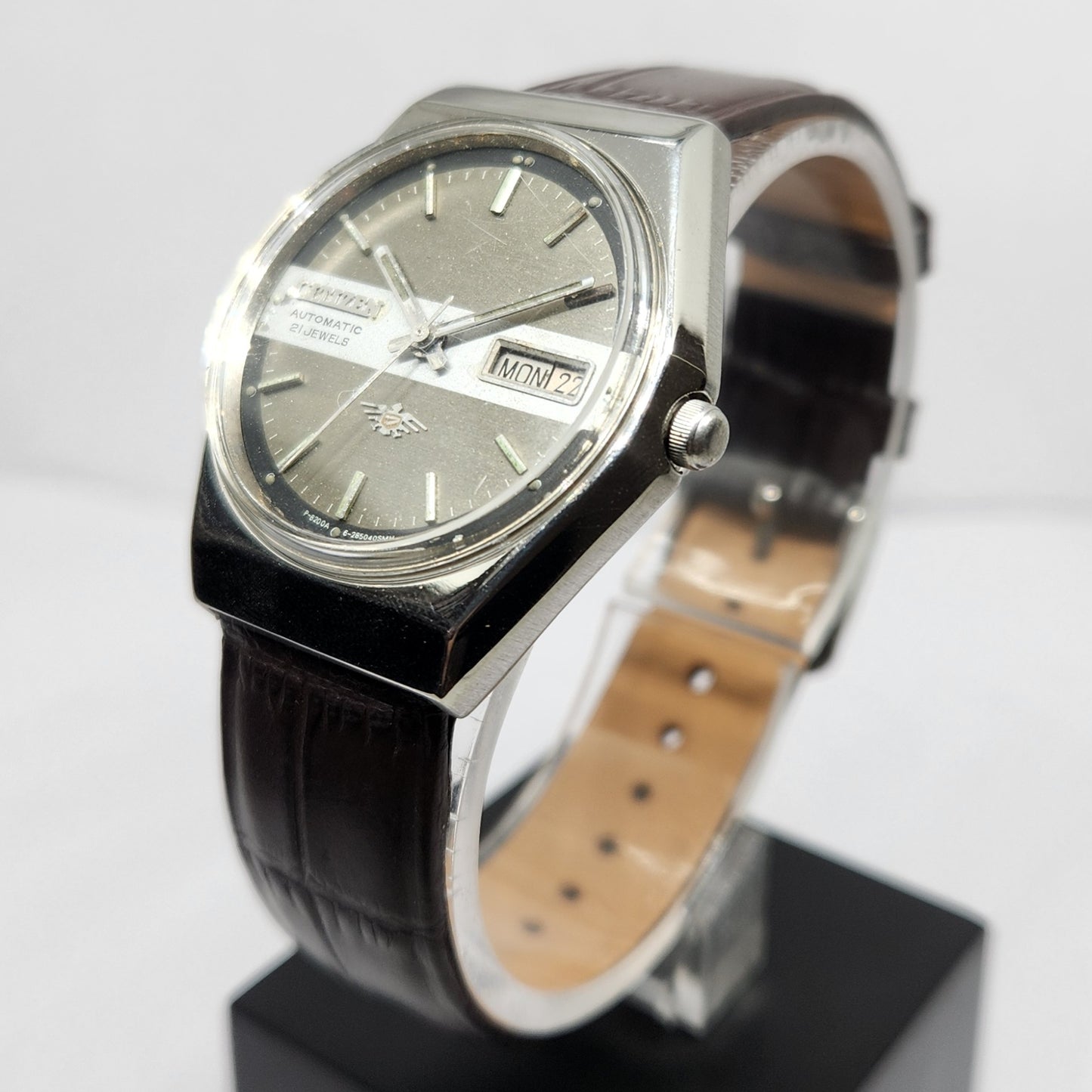 Vintage 1981 Original Citizen Automatic 8200 Silver Face 35MM Case Day-Date Japanese Men's Wrist Watch CT38