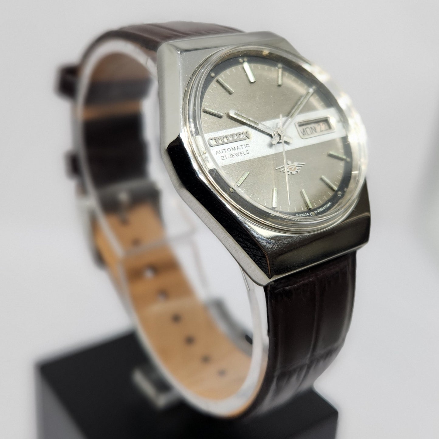 Vintage 1981 Original Citizen Automatic 8200 Silver Face 35MM Case Day-Date Japanese Men's Wrist Watch CT38