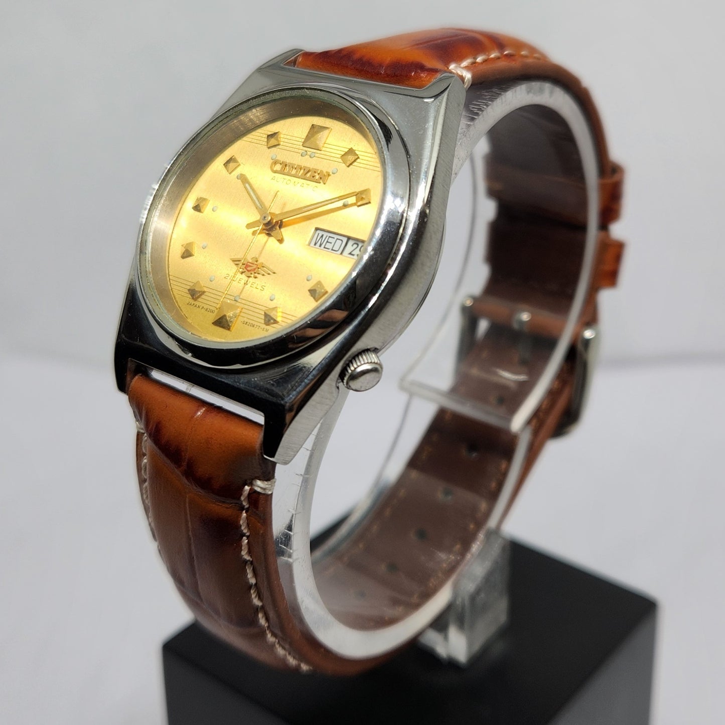 Vintage 1974 Original Citizen Automatic 8200 Gold Face 33MM Case Day-Date Japanese Men's Wrist Watch CT41