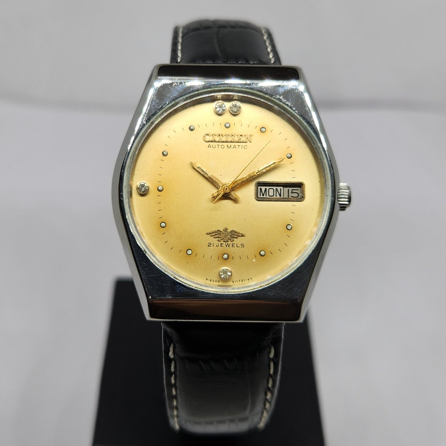 Vintage 1974 Original Citizen Automatic 8200 Gold Face 35MM Case Day-Date Japanese Men's Wrist Watch CT48