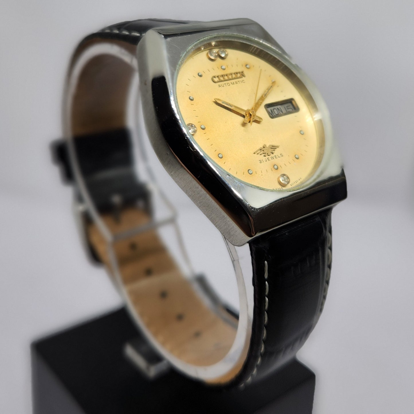 Vintage 1974 Original Citizen Automatic 8200 Gold Face 35MM Case Day-Date Japanese Men's Wrist Watch CT48