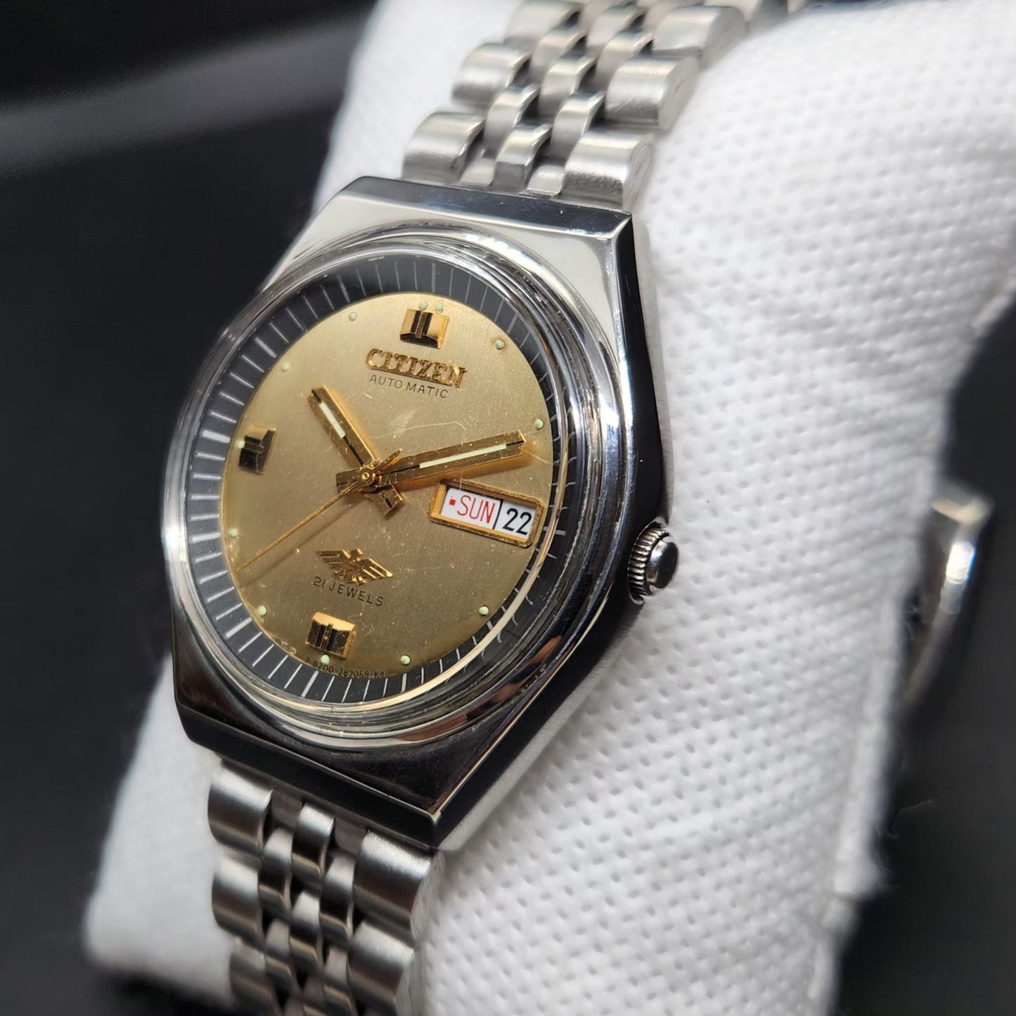 Vintage 1981 Original Citizen Automatic 8200 Gold Face 36MM case Day-Date Japanese Men's Wrist Watch CT57