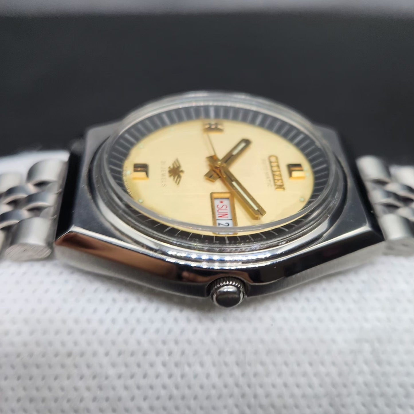 Vintage 1981 Original Citizen Automatic 8200 Gold Face 36MM case Day-Date Japanese Men's Wrist Watch CT57