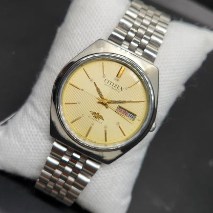 Vintage 1975 Original Citizen Automatic 8200 Gold Face 36MM case Day-Date Japanese Men's Wrist Watch CT61