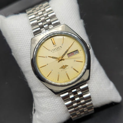 Vintage 1975 Original Citizen Automatic 8200 Gold Face 36MM case Day-Date Japanese Men's Wrist Watch CT61