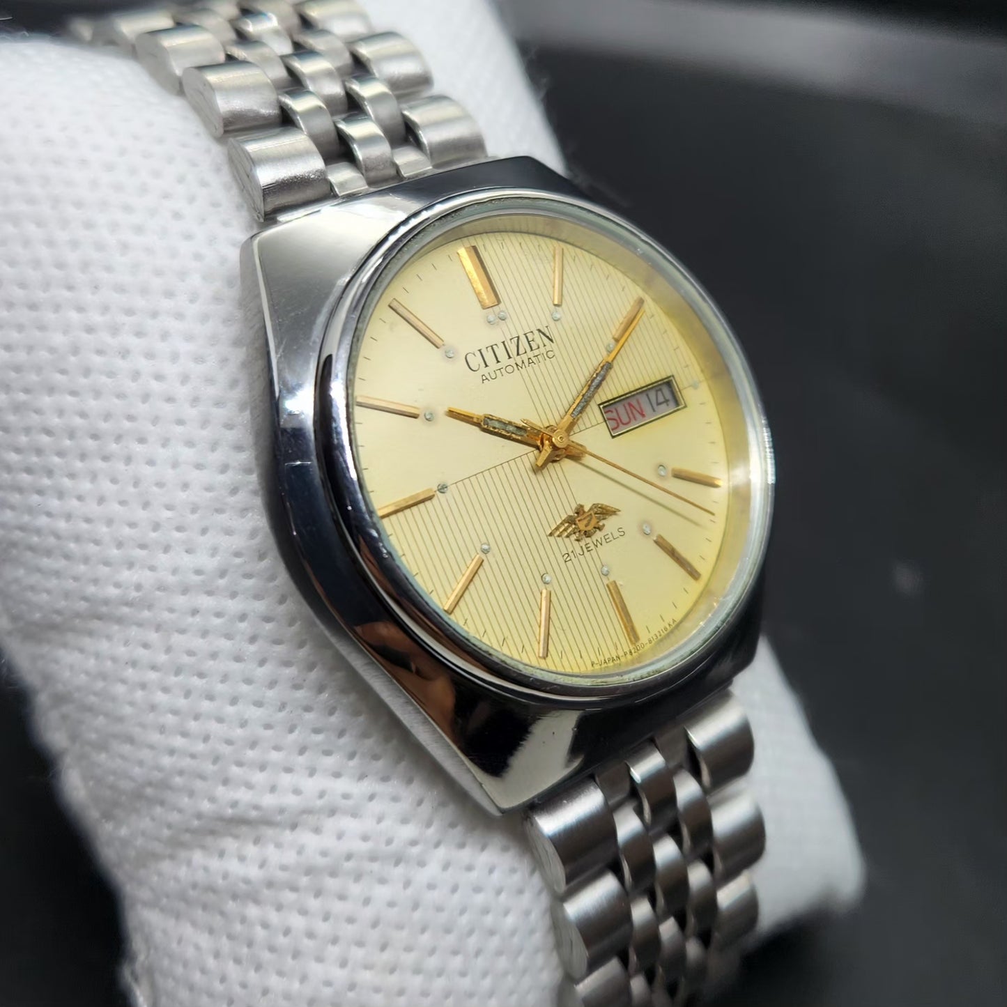 Vintage 1975 Original Citizen Automatic 8200 Gold Face 36MM case Day-Date Japanese Men's Wrist Watch CT61