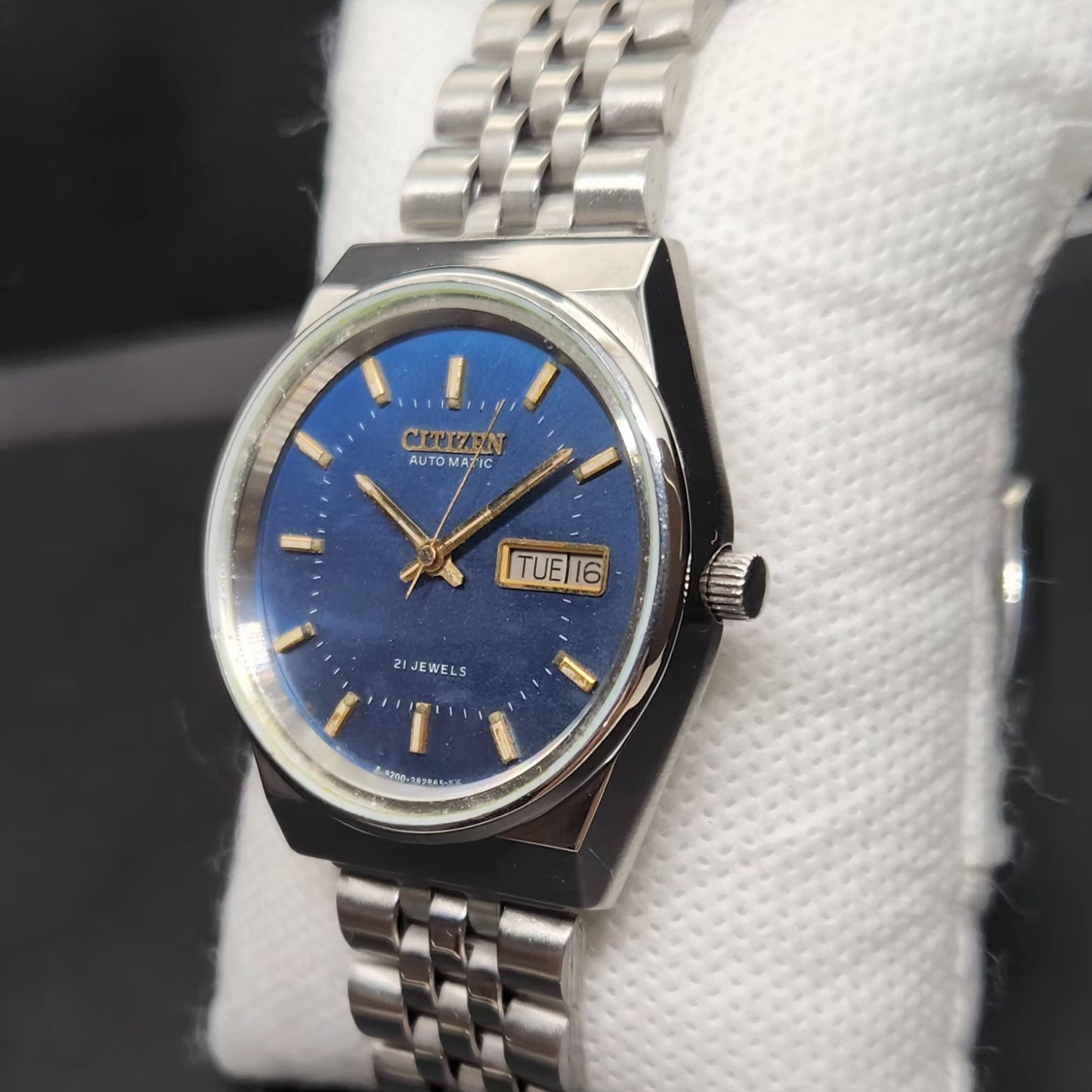 Vintage 1981 Original Citizen Automatic 8200 Blue Face 36MM case Day-Date Japanese Men's Wrist Watch CT70