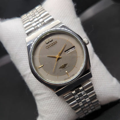 Vintage 1981 Original Citizen Automatic 8200 Grey Face 36MM case Day-Date Japanese Men's Wrist Watch CT82