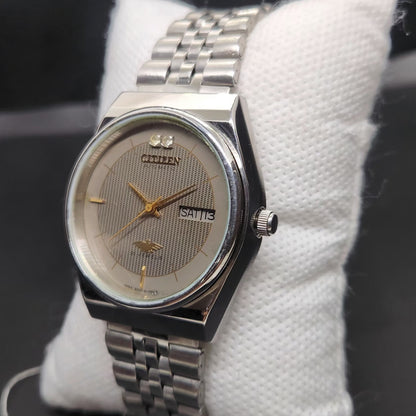 Vintage 1981 Original Citizen Automatic 8200 Grey Face 36MM case Day-Date Japanese Men's Wrist Watch CT82