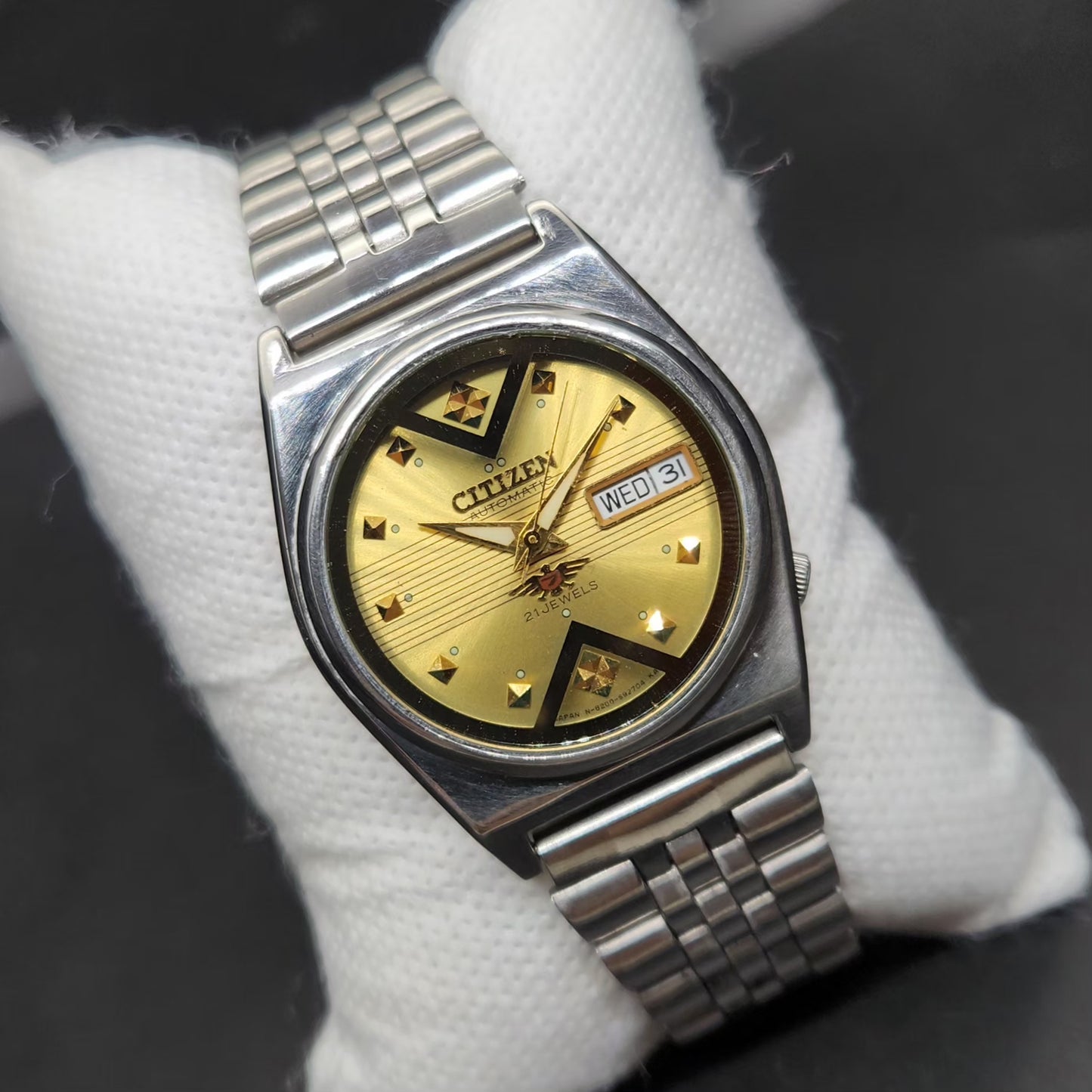 Vintage 1980 Original Citizen Automatic 8200 Gold Face 33MM case Day-Date Japanese Men's Wrist Watch CT83