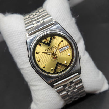 Vintage 1980 Original Citizen Automatic 8200 Gold Face 33MM case Day-Date Japanese Men's Wrist Watch CT83