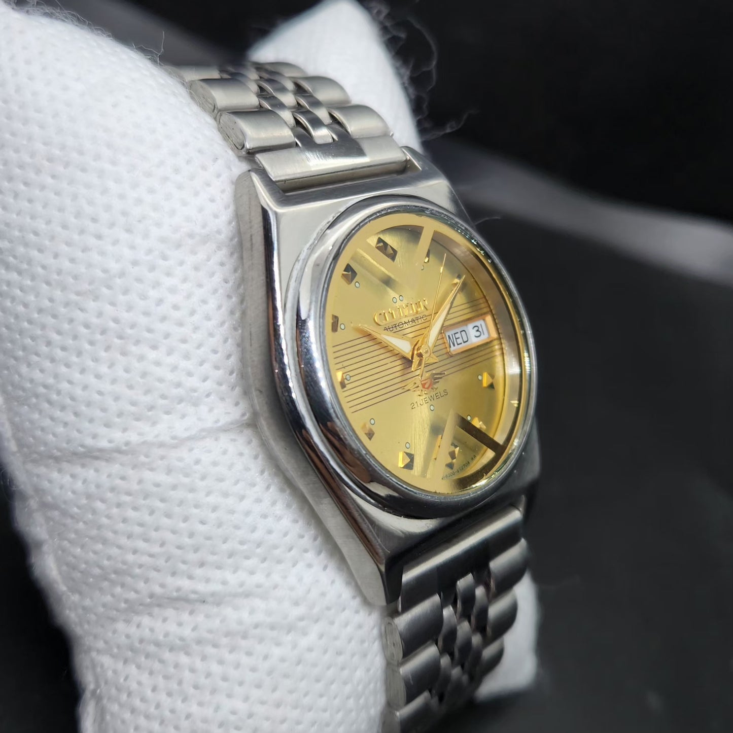 Vintage 1980 Original Citizen Automatic 8200 Gold Face 33MM case Day-Date Japanese Men's Wrist Watch CT83