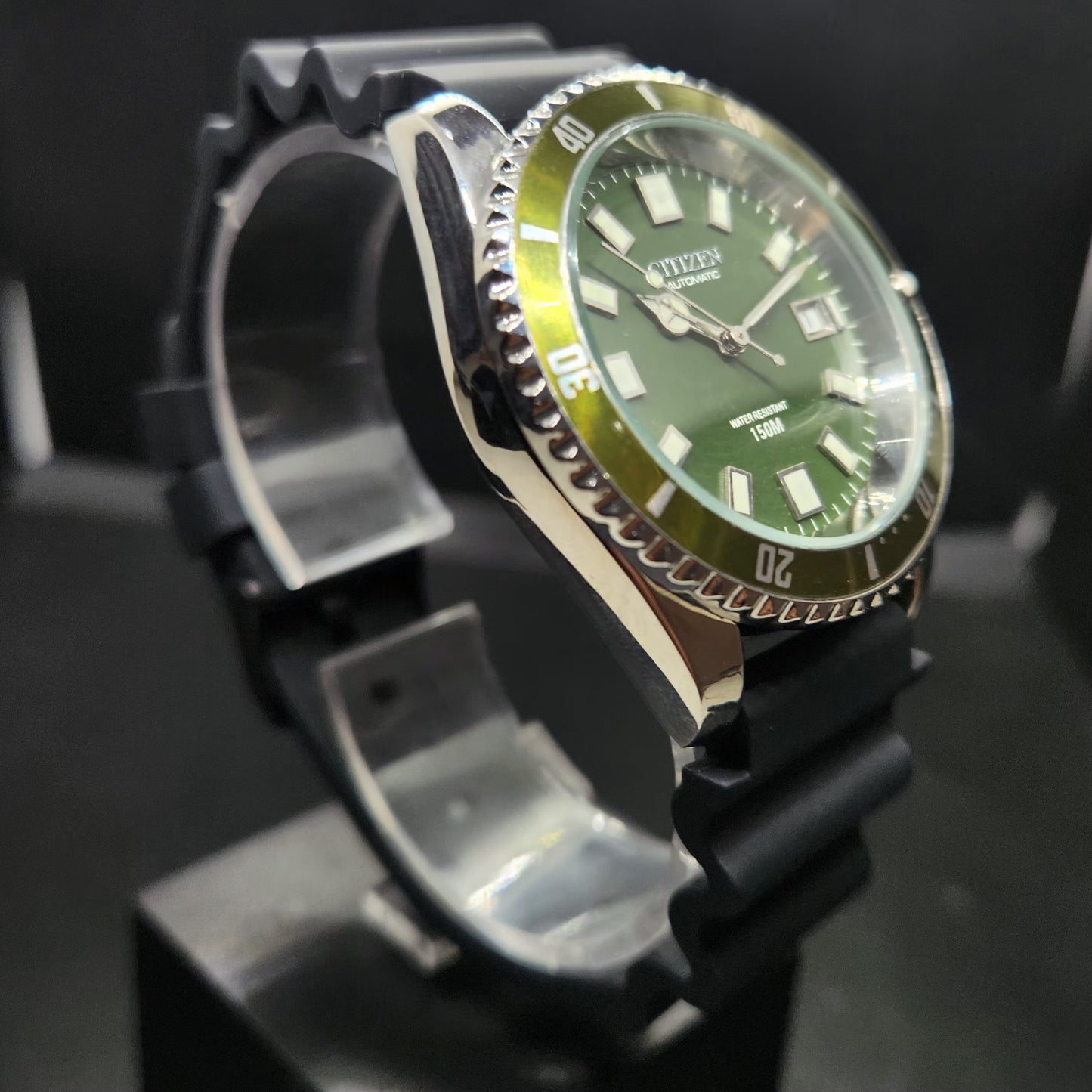 Vintage Mod Citizen 8200 Automatic Rotating Bazel Green Face 40MM Case Date Men's Wrist Watch CT96