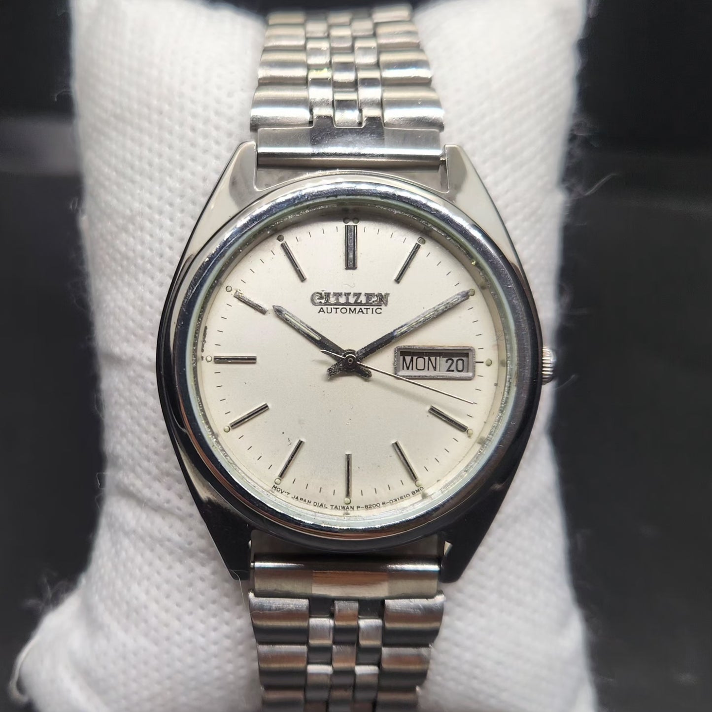 Vintage 1976 Original Citizen Automatic 8200 Off White Face 37MM case Day-Date Japanese Men's Wrist Watch CT117