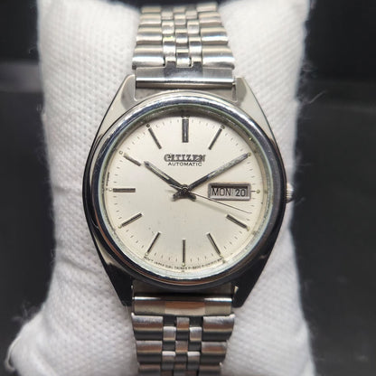 Vintage 1976 Original Citizen Automatic 8200 Off White Face 37MM case Day-Date Japanese Men's Wrist Watch CT117
