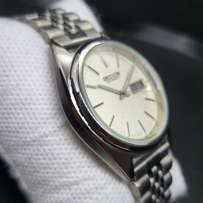 Vintage 1976 Original Citizen Automatic 8200 Off White Face 37MM case Day-Date Japanese Men's Wrist Watch CT117