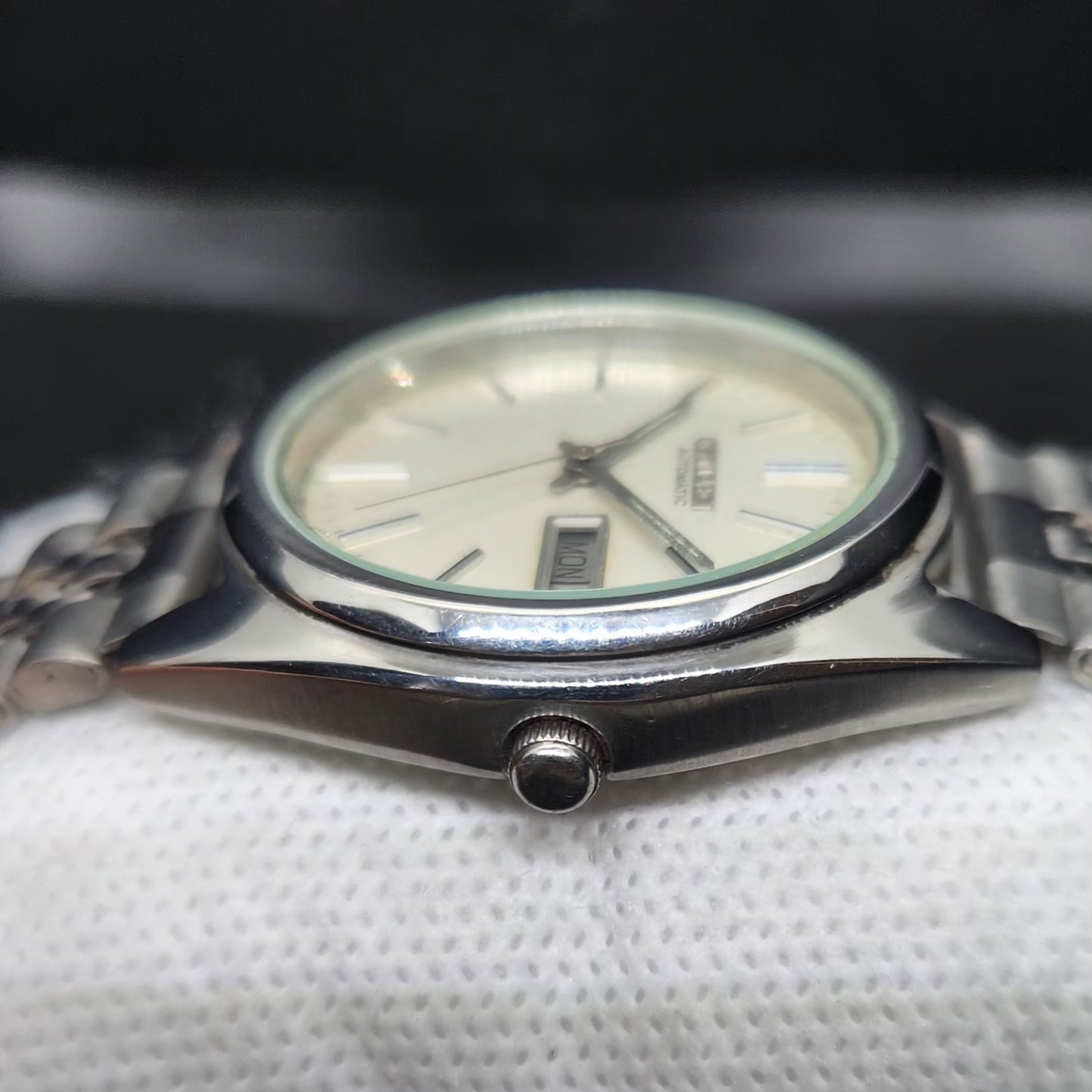 Vintage 1976 Original Citizen Automatic 8200 Off White Face 37MM case Day-Date Japanese Men's Wrist Watch CT117