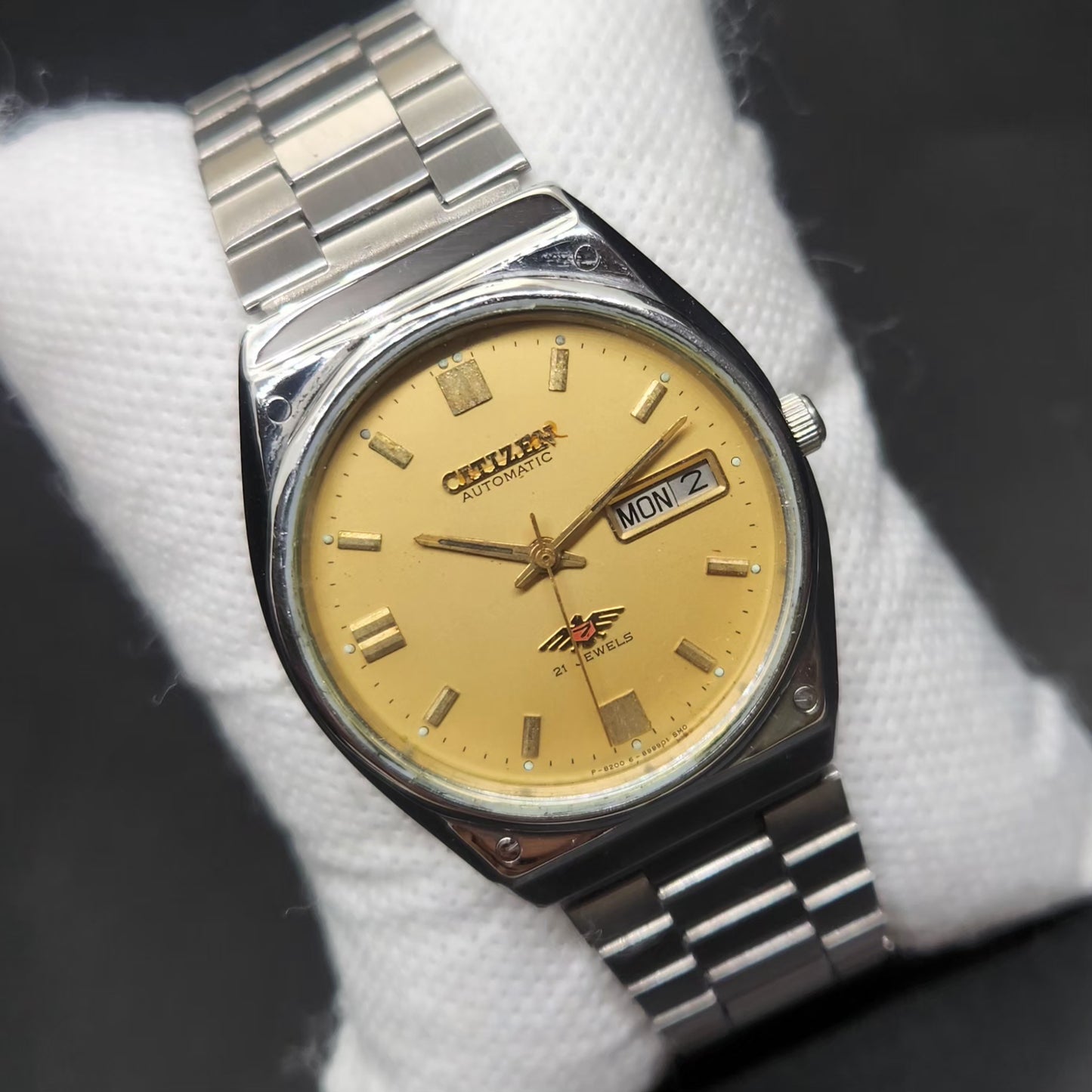 Vintage 1983 Original Citizen Automatic 8200 Gold Face 35MM case Day-Date Japanese Men's Wrist Watch CT118