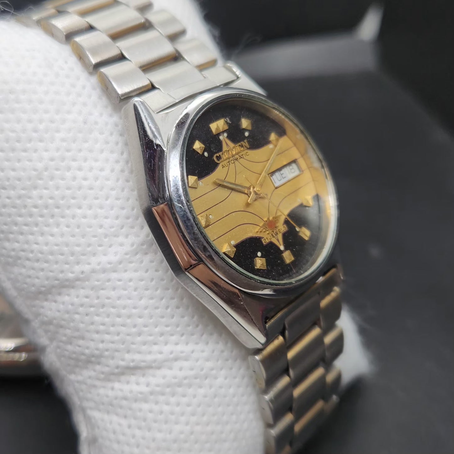 Vintage 1976 Original Citizen Automatic 8200 Gold & Black Face 33MM case Day-Date Japanese Men's Wrist Watch CT123