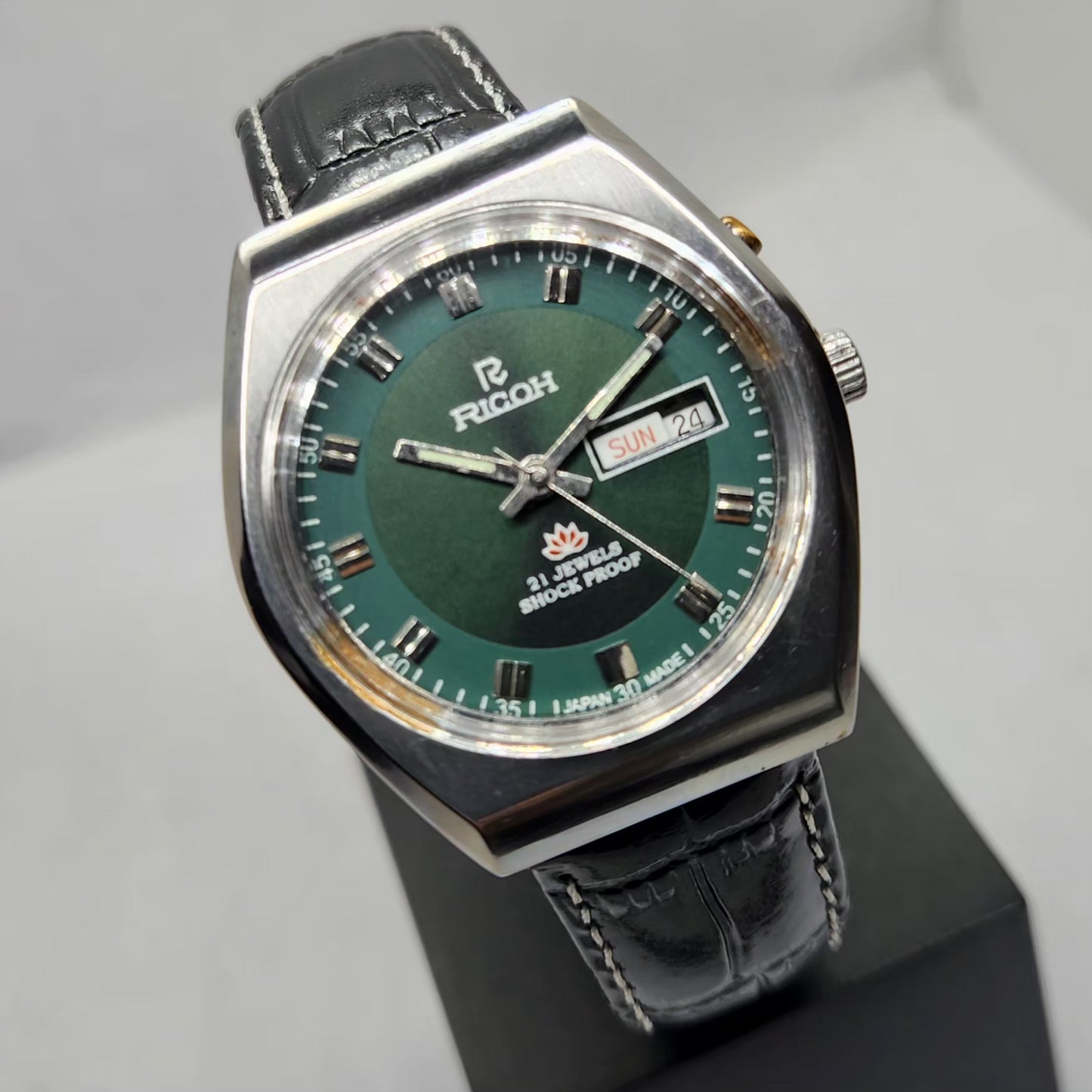 Vintage Ricoh R31 Automatic Green Face New Strap 21 Jewels Day-Date Men's Wrist Watch R01