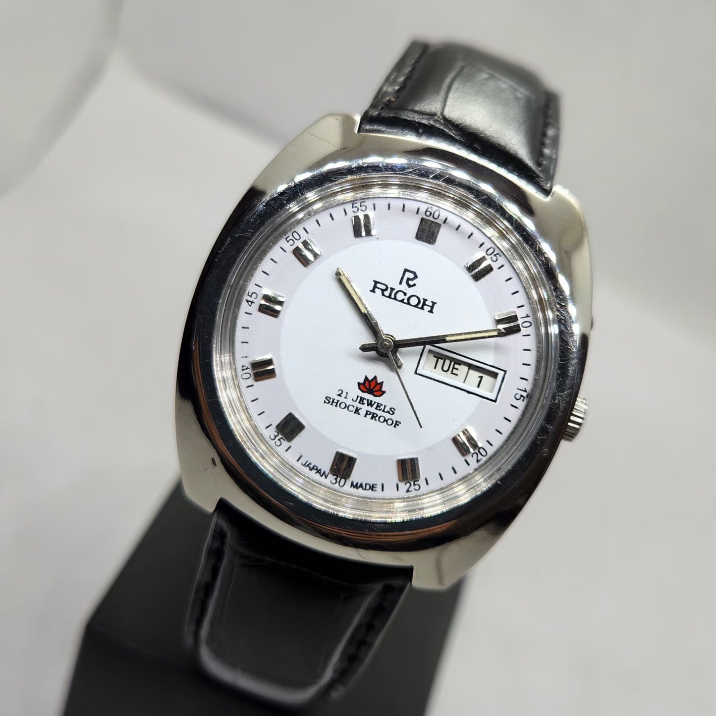 Vintage Ricoh R31 Automatic White Face New Strap 21 Jewels Day-Date Men's Wrist Watch R05