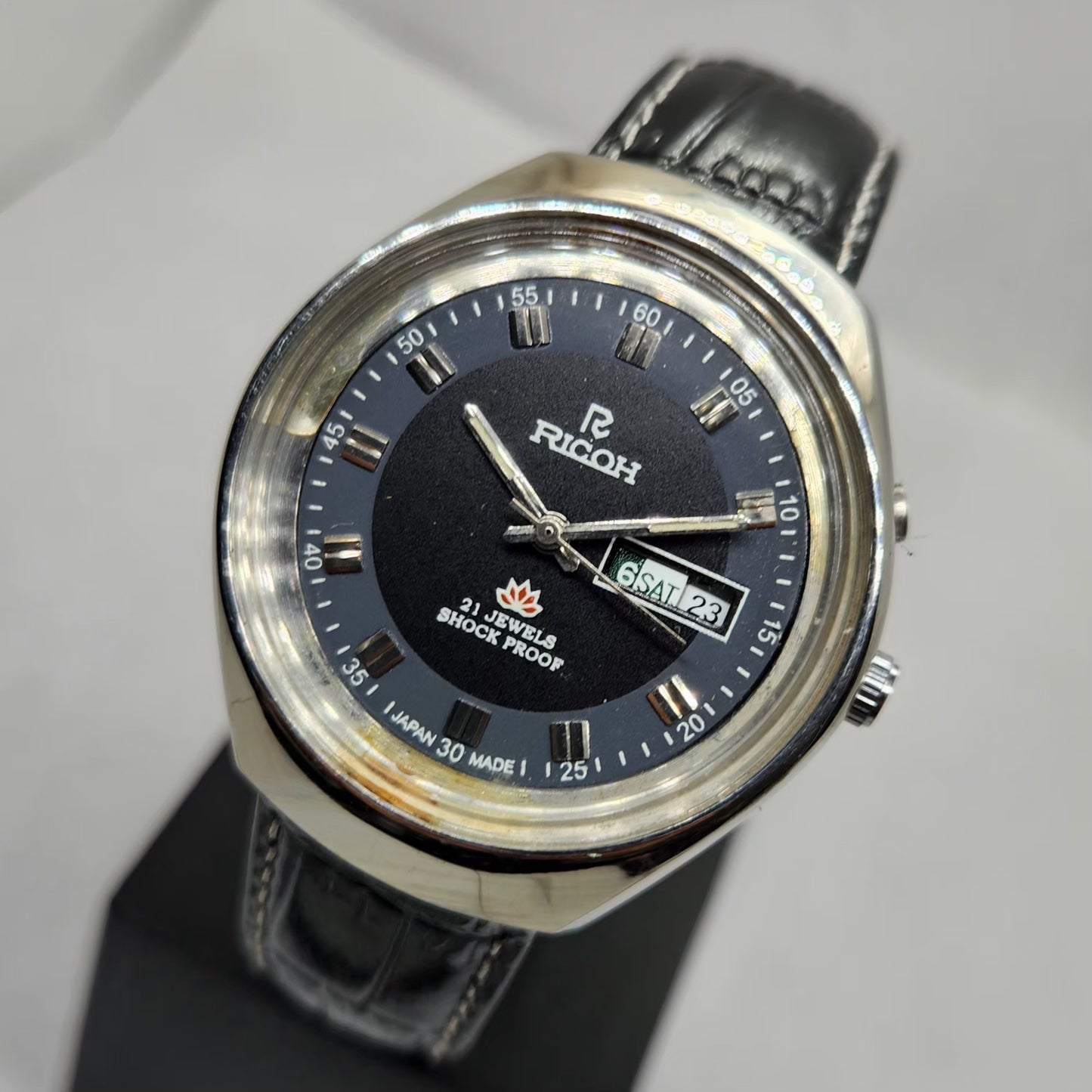Vintage Ricoh R31 Automatic Black Face New Strap 21 Jewels Day-Date Men's Wrist Watch R07