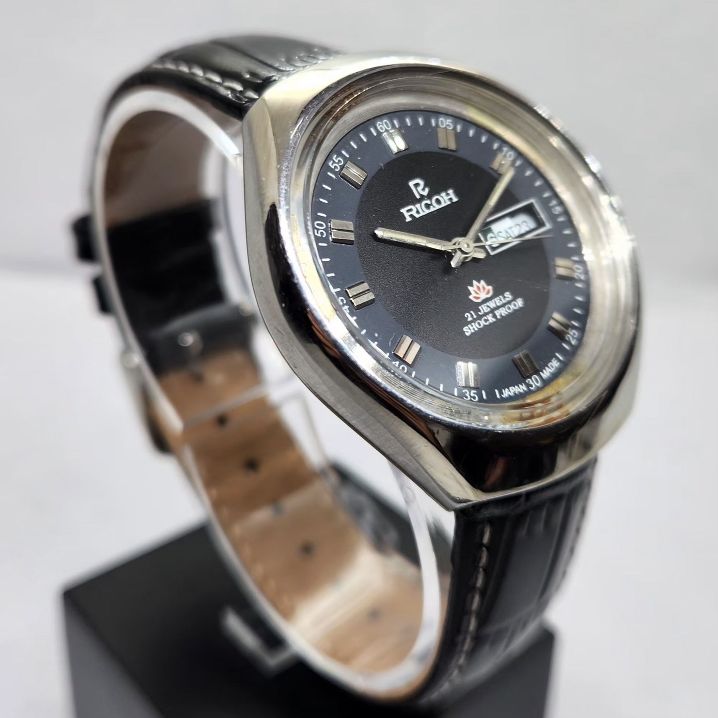 Vintage Ricoh R31 Automatic Black Face New Strap 21 Jewels Day-Date Men's Wrist Watch R07