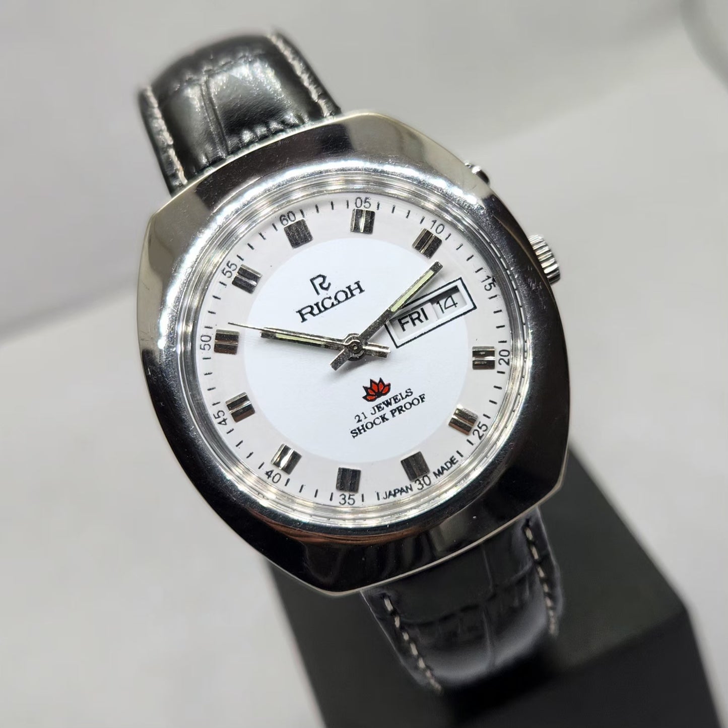 Vintage Ricoh R31 Automatic White Face New Strap 21 Jewels Day-Date Men's Wrist Watch R13