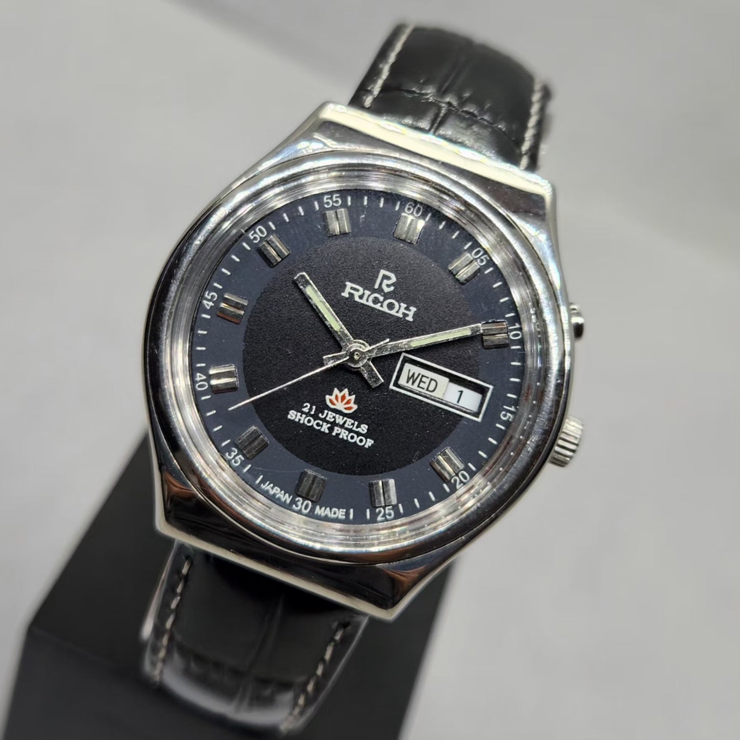 Vintage Ricoh R31 Automatic Black Face New Strap 21 Jewels Day-Date Men's Wrist Watch R15