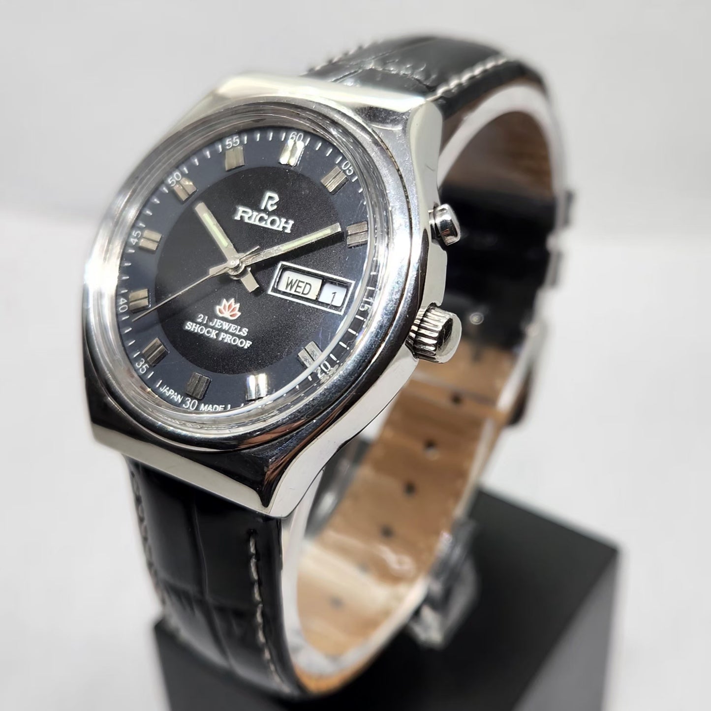 Vintage Ricoh R31 Automatic Black Face New Strap 21 Jewels Day-Date Men's Wrist Watch R15