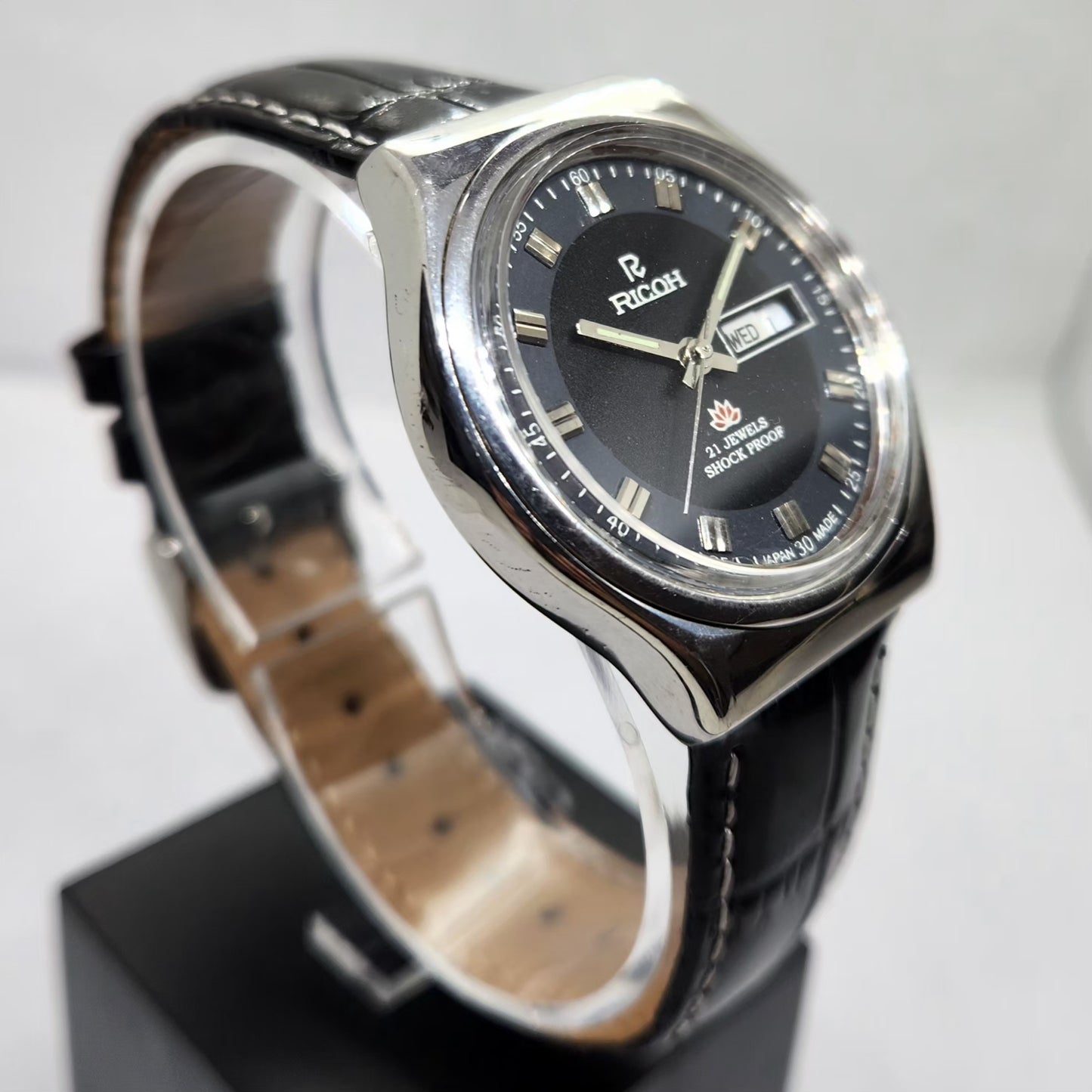 Vintage Ricoh R31 Automatic Black Face New Strap 21 Jewels Day-Date Men's Wrist Watch R15