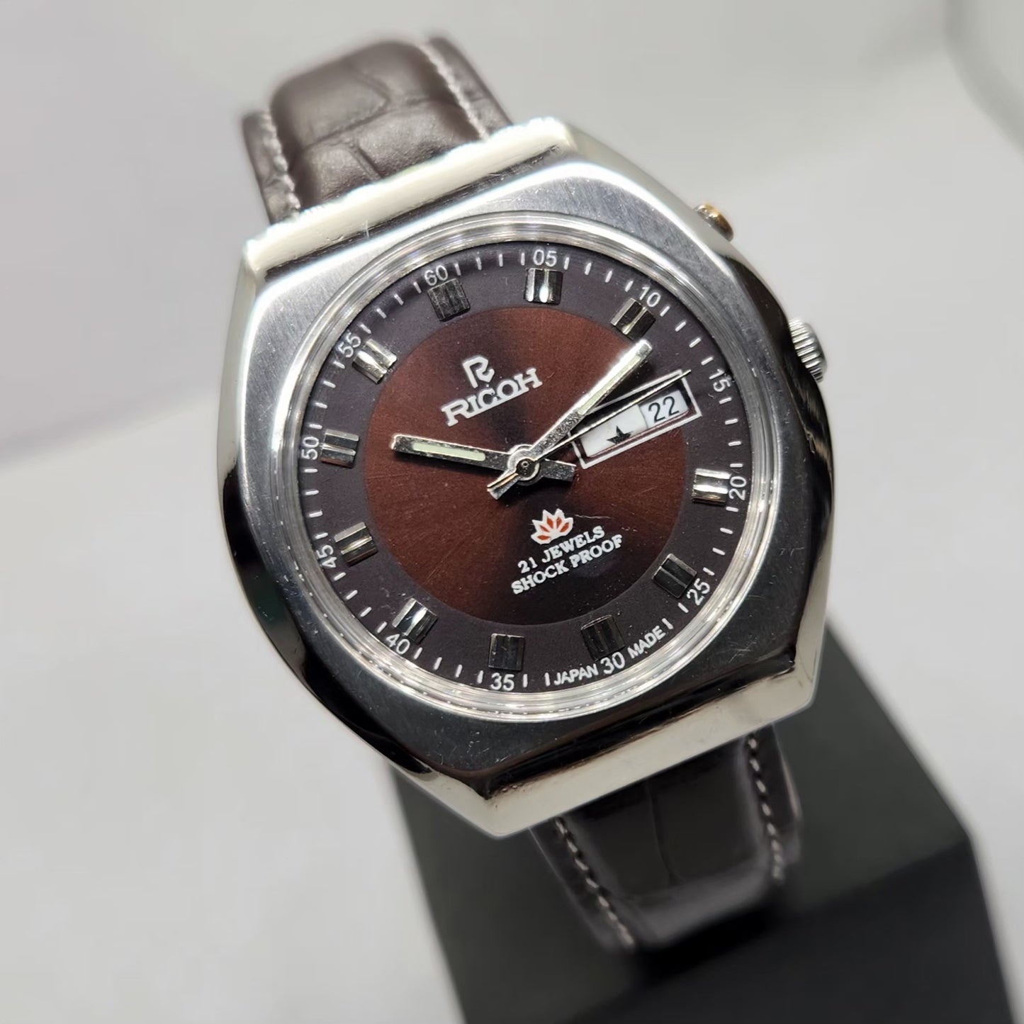 Vintage Ricoh R31 Automatic Brown Face New Strap 21 Jewels Day-Date Men's Wrist Watch R24