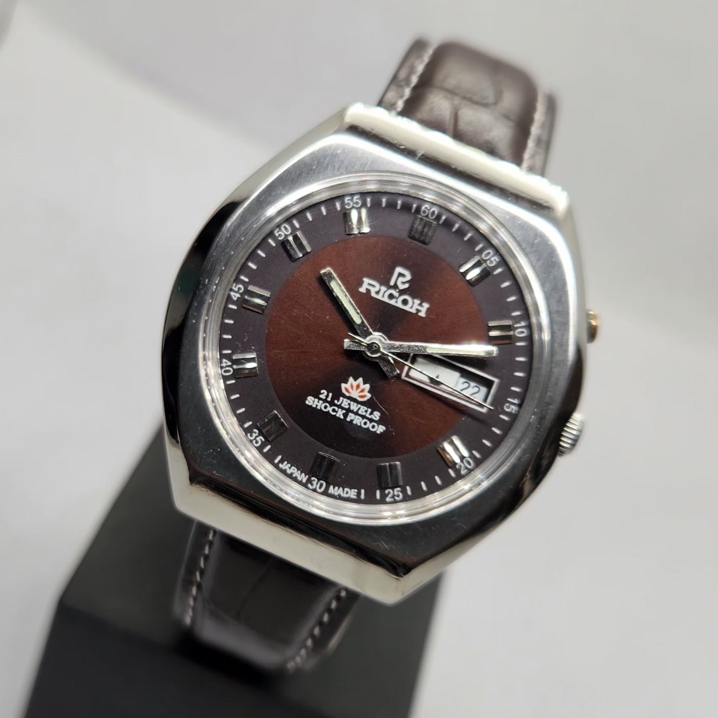 Vintage Ricoh R31 Automatic Brown Face New Strap 21 Jewels Day-Date Men's Wrist Watch R24