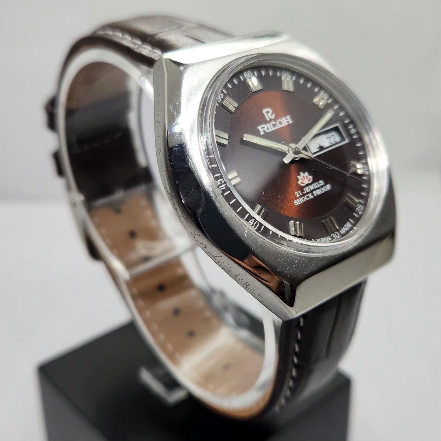Vintage Ricoh R31 Automatic Brown Face New Strap 21 Jewels Day-Date Men's Wrist Watch R24