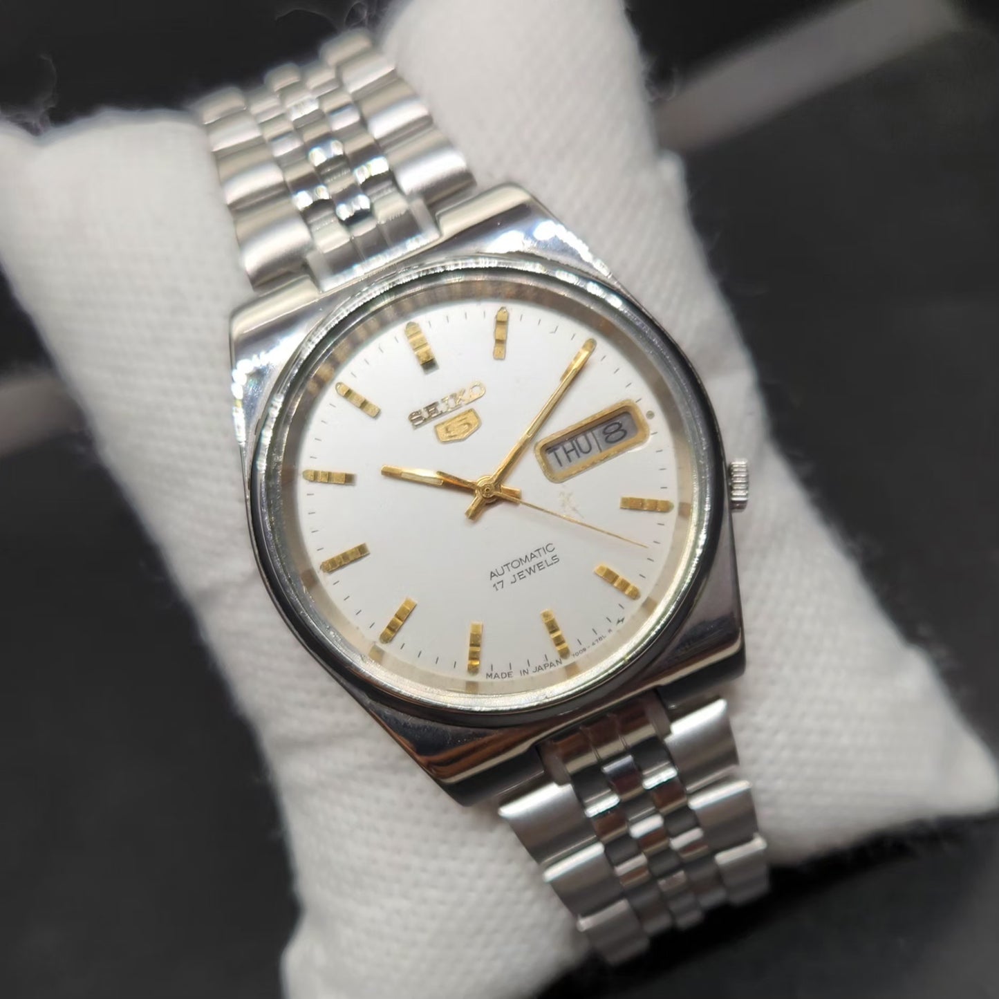 Vintage 1976 Original Seiko 5 Automatic 7009-3131 White Face 17 Jewels Day-Date Japanese Men's Wrist Watch VS02