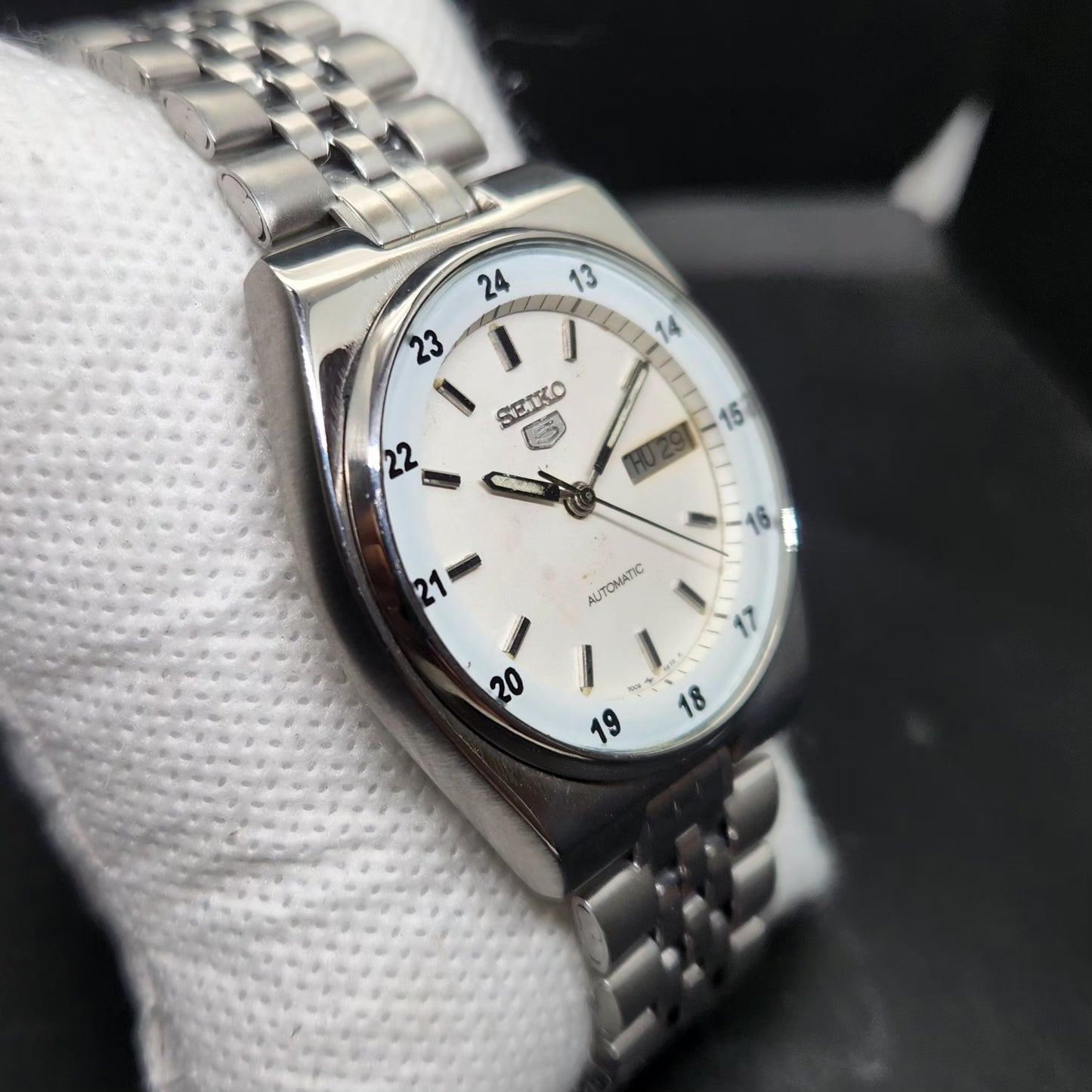 Vintage 1981 Original Seiko 5 Automatic 7009-316A White Face 17 Jewels Day-Date Japanese Men's Wrist Watch VS03