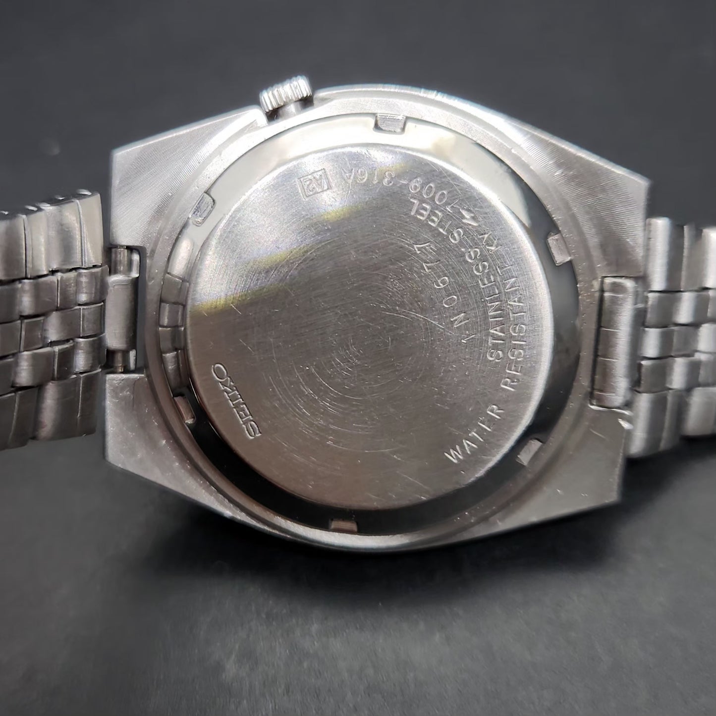 Vintage 1981 Original Seiko 5 Automatic 7009-316A White Face 17 Jewels Day-Date Japanese Men's Wrist Watch VS03