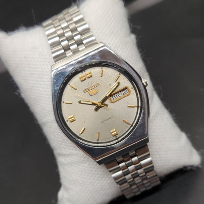 Vintage 1984 Original Seiko 5 Automatic 6349-535A Grey Face 23 Jewels Day-Date Japanese Men's Wrist Watch VS04