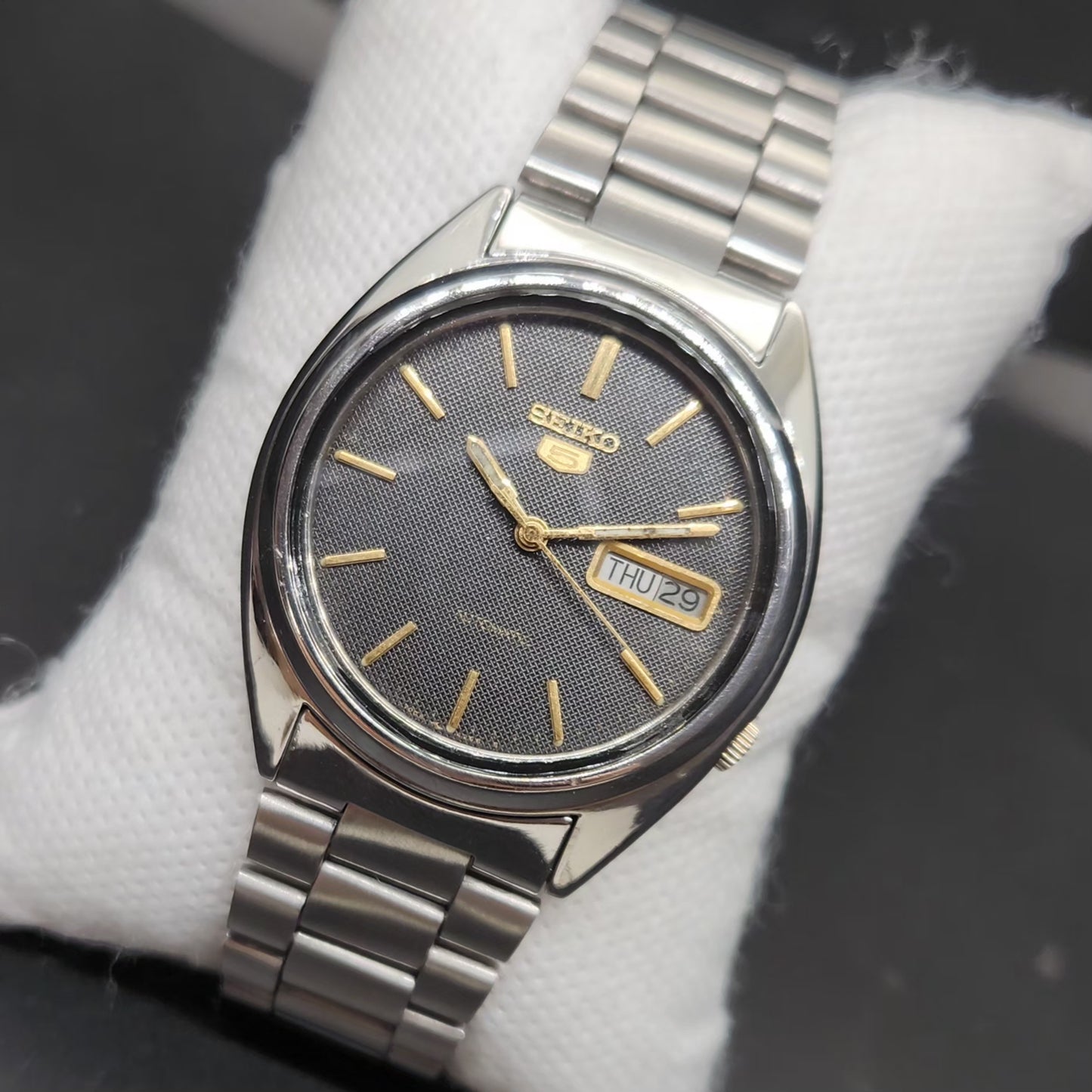 Vintage 1985 Original Seiko 5 Automatic 7009-3040 Black Face 17 Jewels Day-Date Japanese Men's Wrist Watch VS05