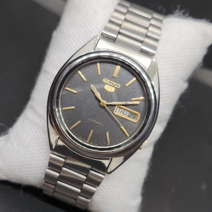 Vintage 1985 Original Seiko 5 Automatic 7009-3040 Black Face 17 Jewels Day-Date Japanese Men's Wrist Watch VS05
