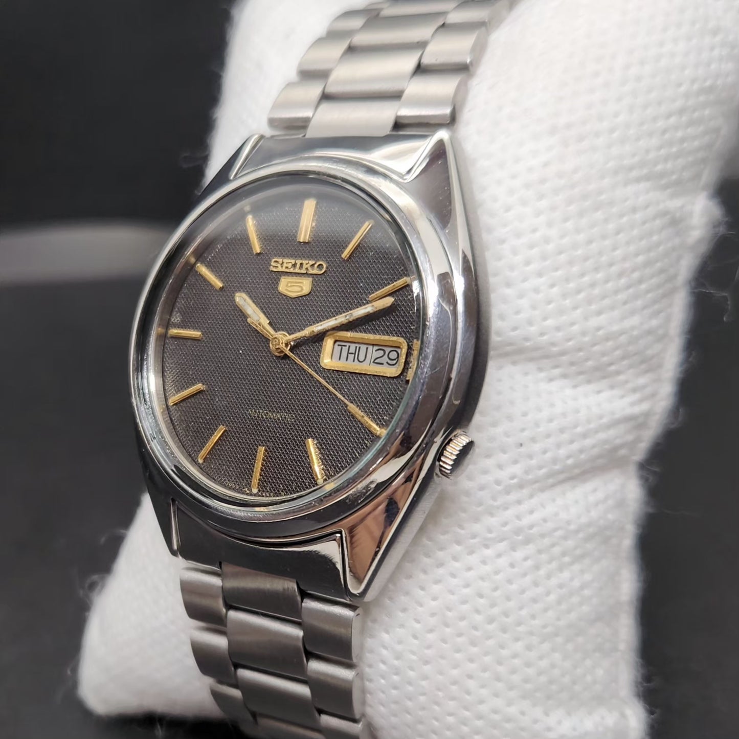 Vintage 1985 Original Seiko 5 Automatic 7009-3040 Black Face 17 Jewels Day-Date Japanese Men's Wrist Watch VS05
