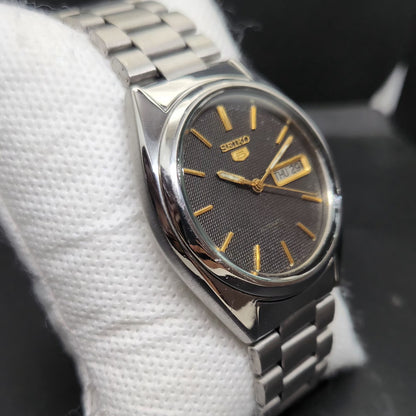 Vintage 1985 Original Seiko 5 Automatic 7009-3040 Black Face 17 Jewels Day-Date Japanese Men's Wrist Watch VS05